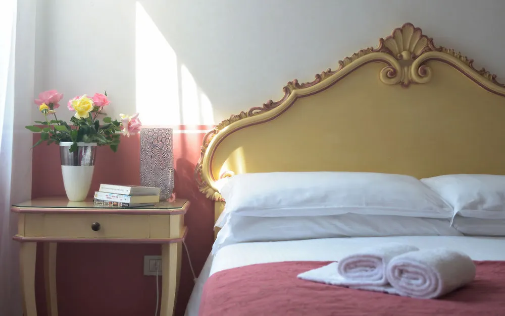 Ca' San Trovaso - 6 Rooms Venice Bed & Breakfast