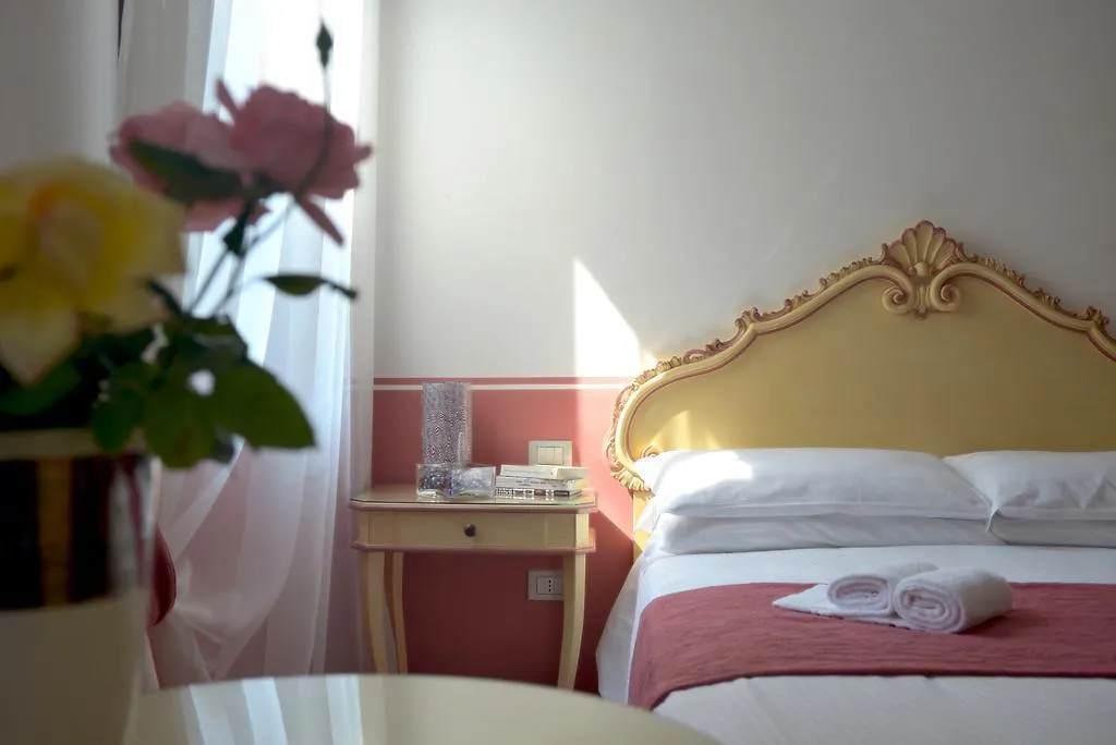 Ca' San Trovaso - 6 Rooms Venice 2*,