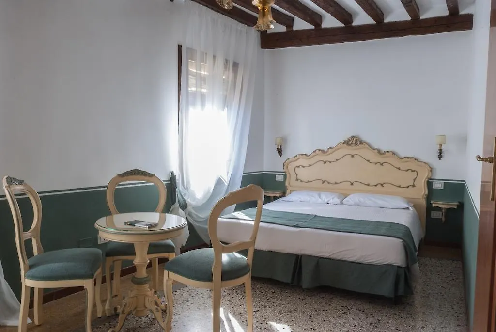 Ca' San Trovaso - 6 Rooms Venice Italy