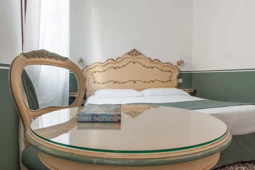 Ca' San Trovaso - 6 Rooms Venice