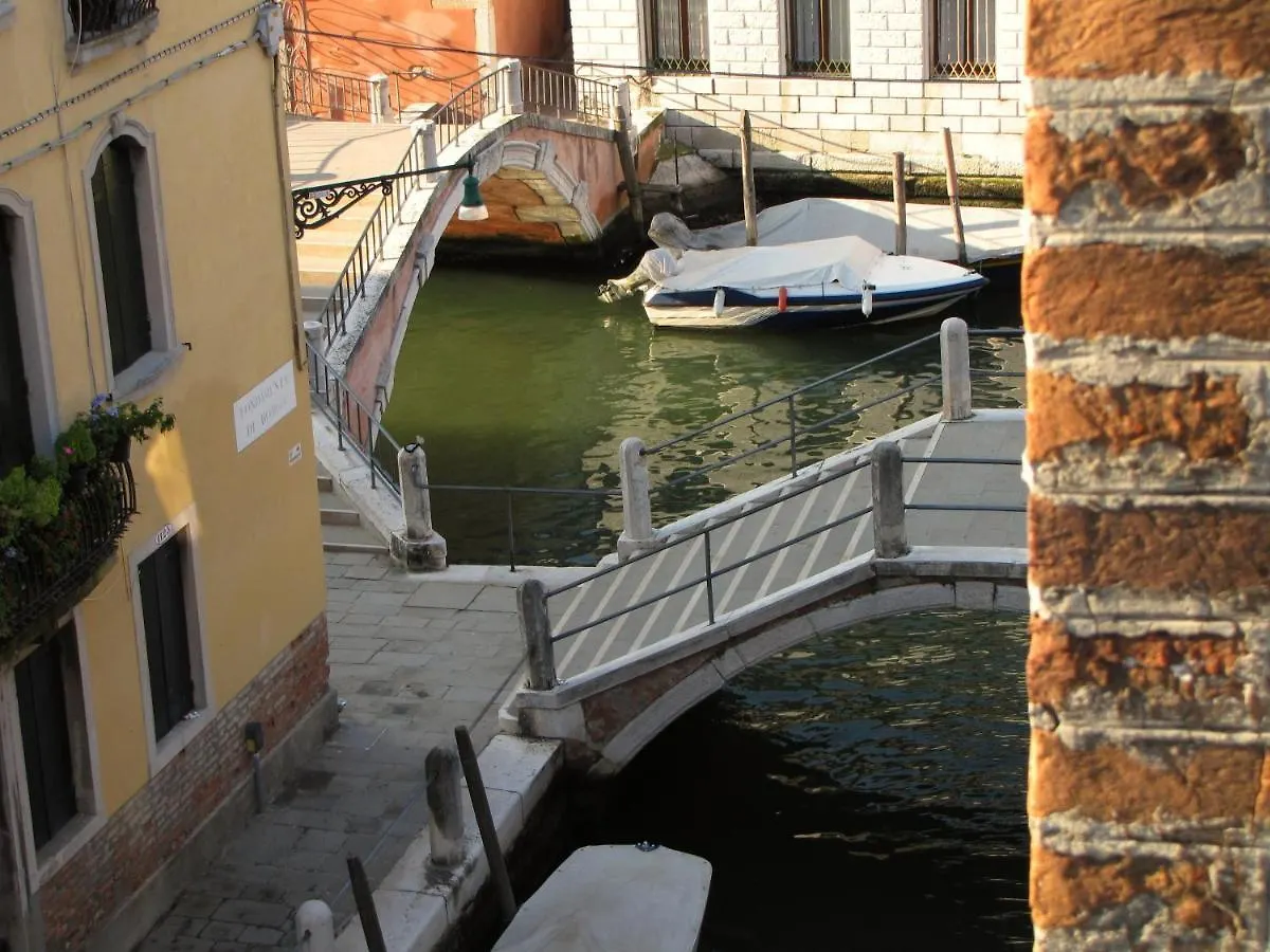 Ca' San Trovaso - 6 Rooms Venice Bed & Breakfast