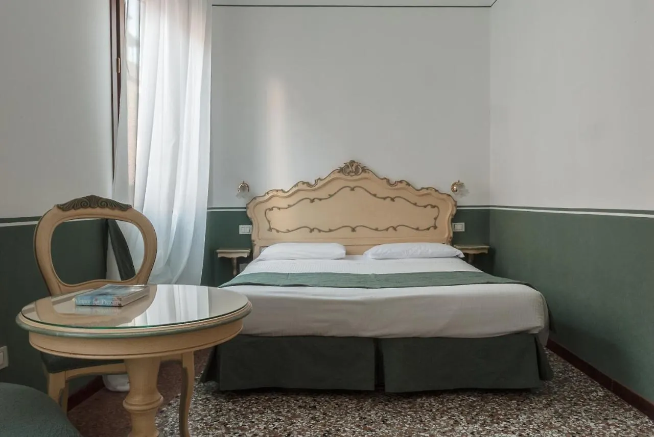 Ca' San Trovaso - 6 Rooms Venice Bed & Breakfast